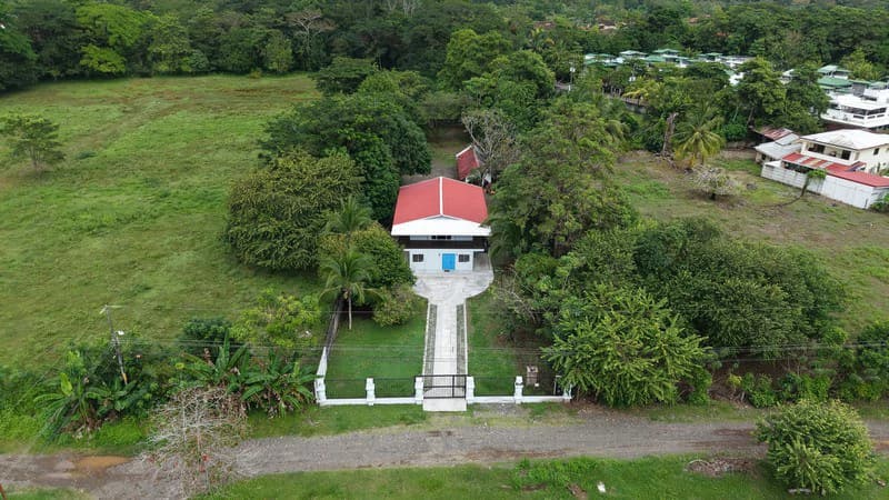 Villa del Mar, one block from the beach in Bejcuo: Fully titled half acre property with 2 level home
