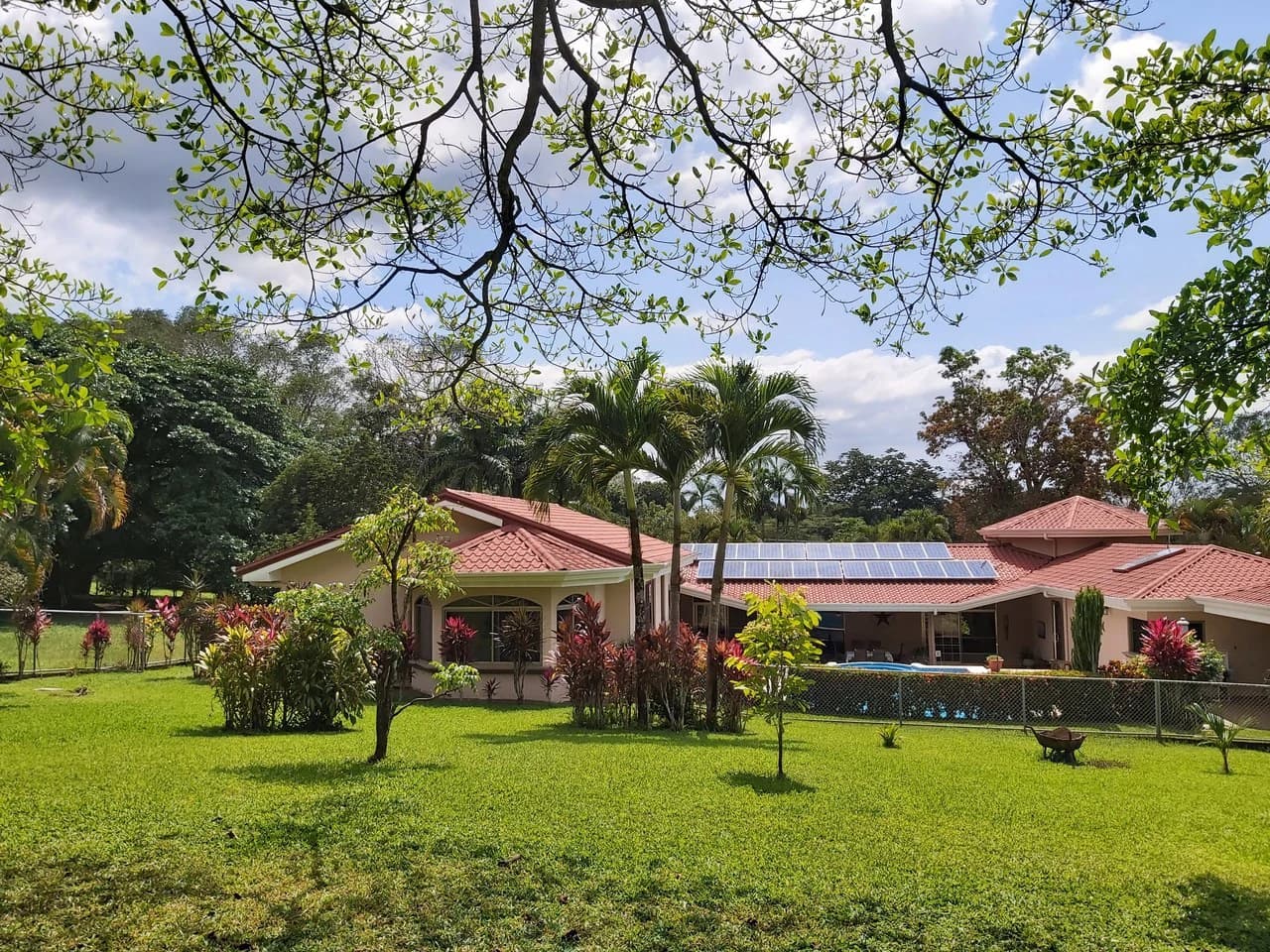 Countryside and Near the Coast House For Sale in Higuito - photo 2