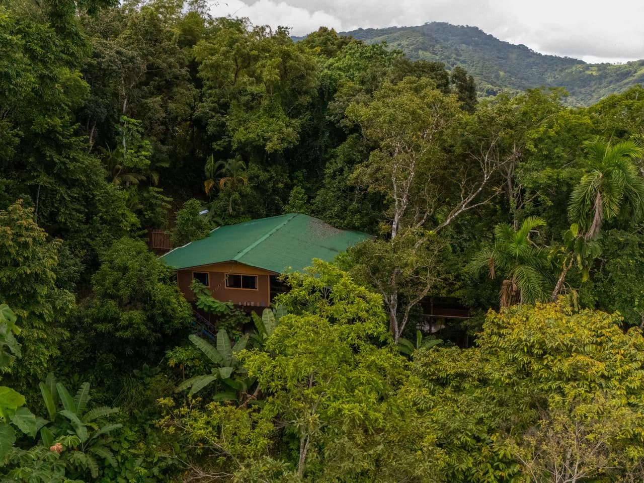 Prime Location 2 Bedroom House Observation Deck