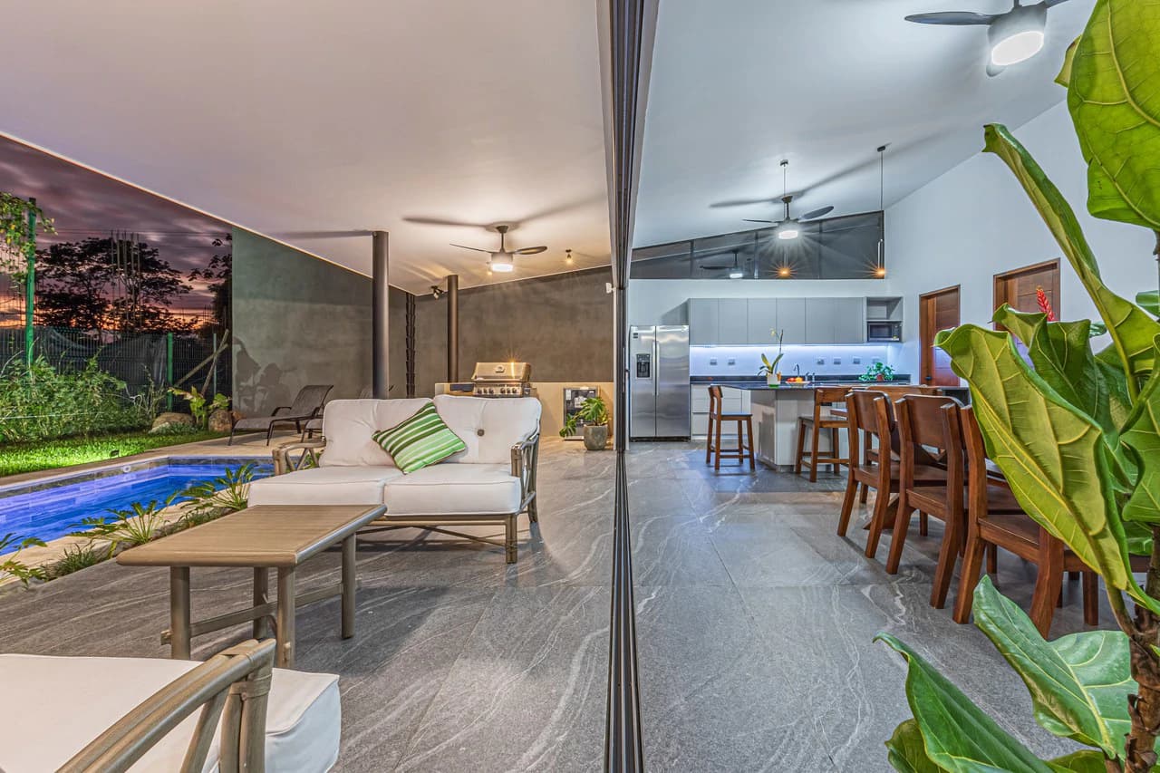 STYLISH 3 BED, 3 BATH BRAND NEW VILLA IN UVITA.: Mountain Villa For Sale in Uvita - photo 12