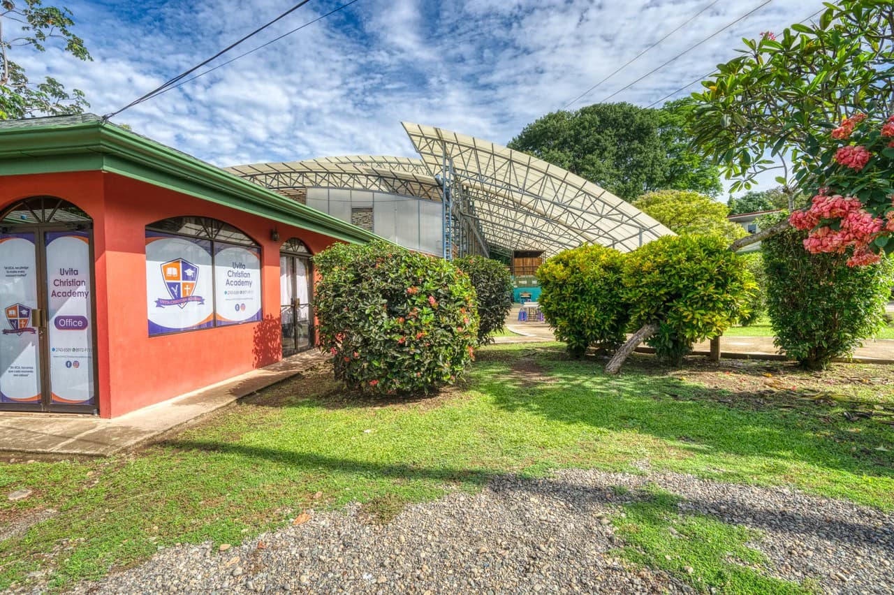 THRIVING SPORTS AND COMMERCIAL BUSINESS WITH OWNER FINANCING OPTION: Rincon Uvita - photo 15