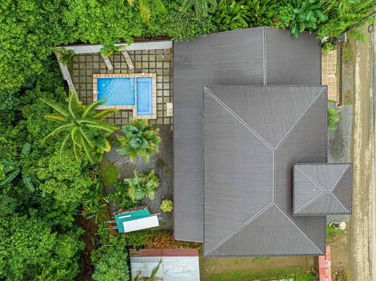 Happy Daze in Uvita: Commercial Building Opportunity in the Heart of Uvita. On Creek with Beautiful Jungle View - photo 8