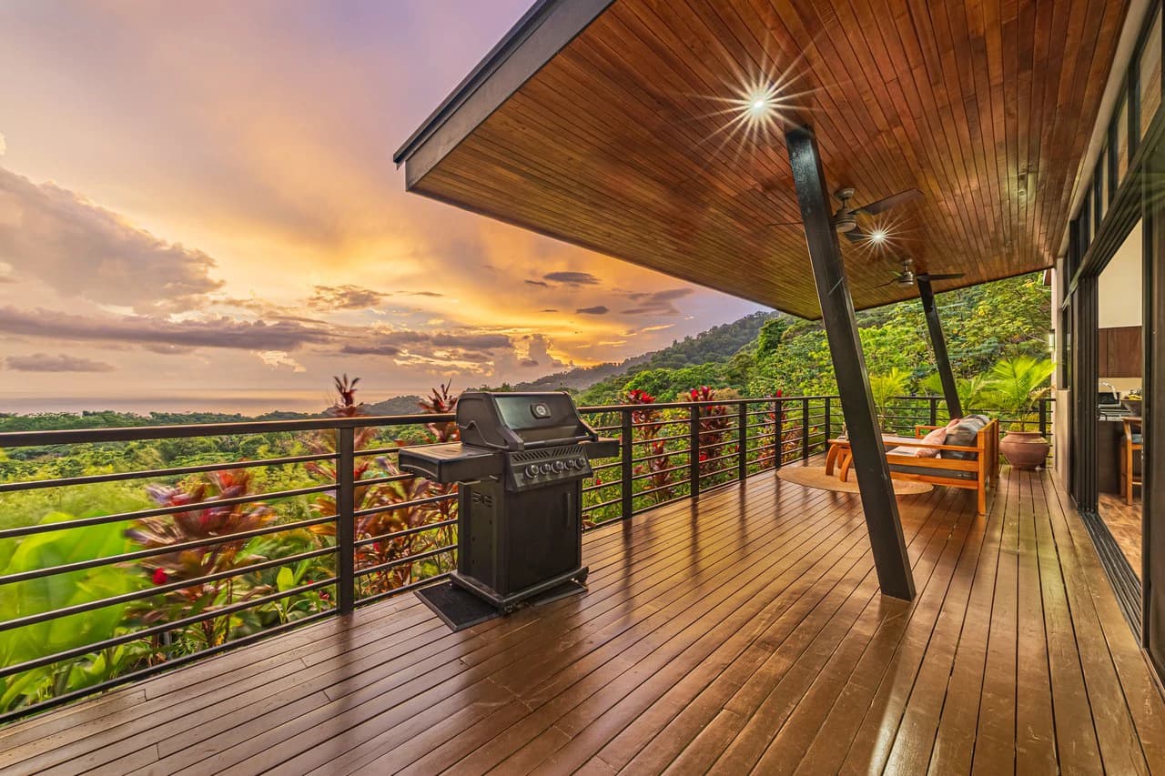 Casa Markissa: Luxury Oceanview Villa with Proven Rental Income. - photo 3