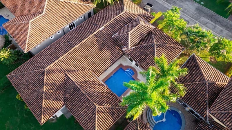 Amazing Casa Grande: Enormous Home with Pool near the Beach in a highly sought after Community! - photo 4