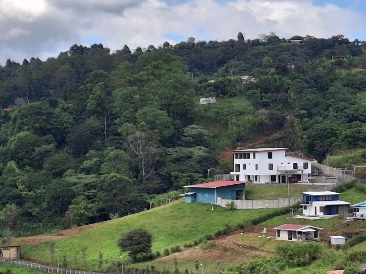 Casa Vista!: 3 level Cityview Hilltop Estate + 27,980m2 - photo 6