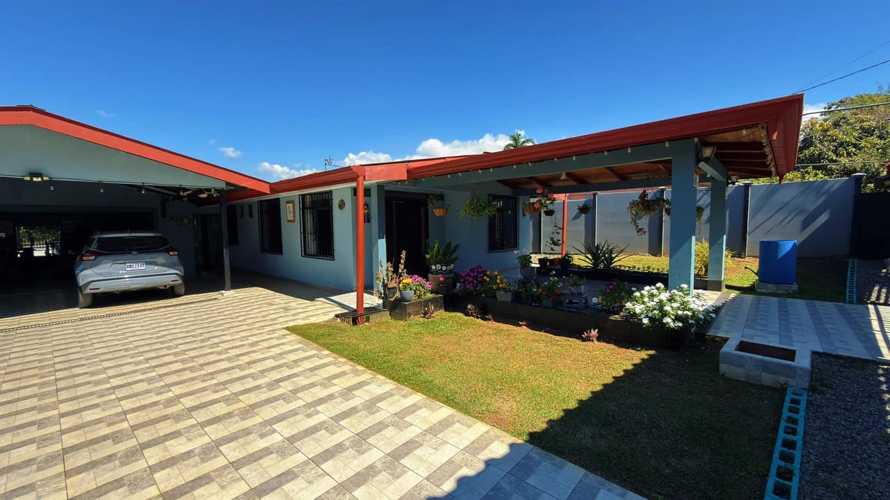 Countryside House For Sale in San Pedro