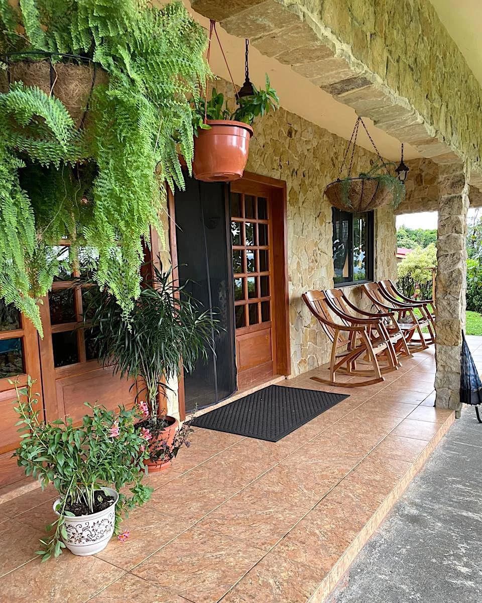 VILLA PIETRA: CAPTIVATING LAKE ARENAL ESTATE WITH GUEST CASITA - photo 1