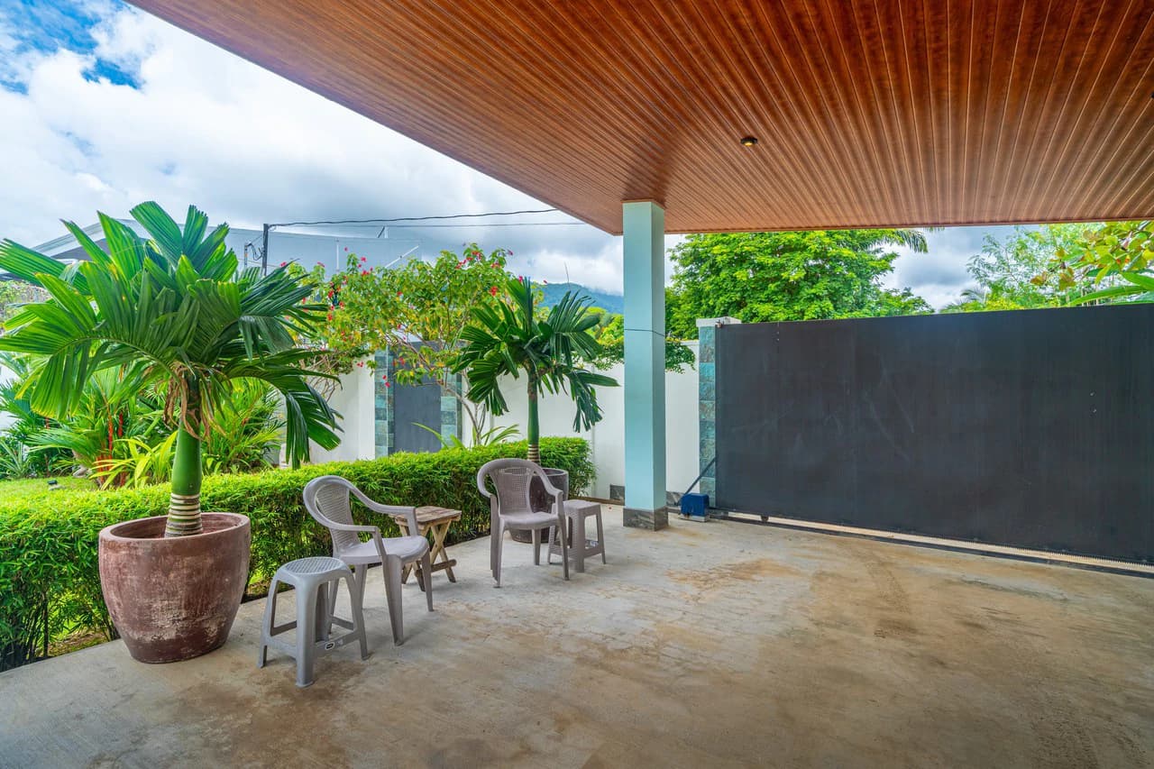Villa Esmeralda: Big Pool. Big Lot. Big Lifestyle. Central Uvita, Walk to Everything! - photo 8