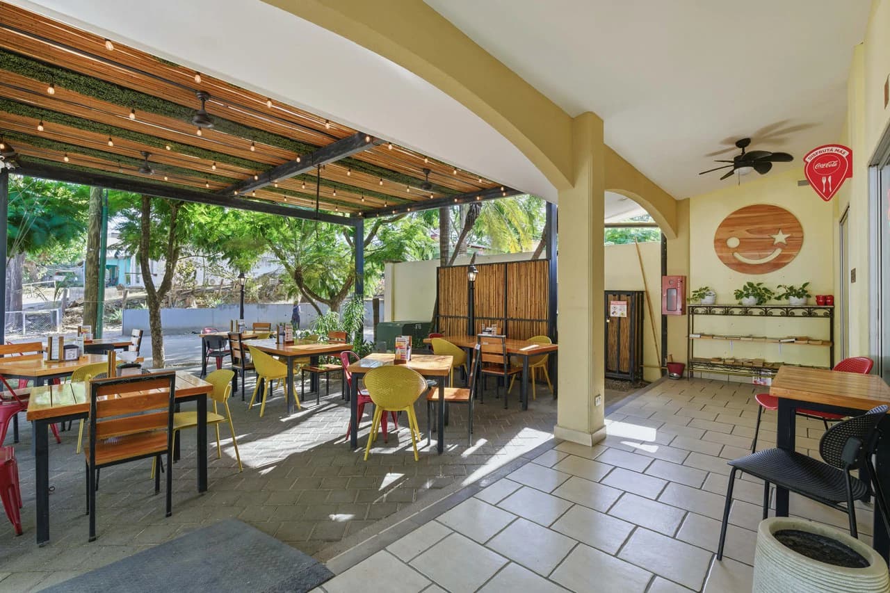 Reparito House: Turnkey Restaurant & Commercial Property for Sale - photo 17