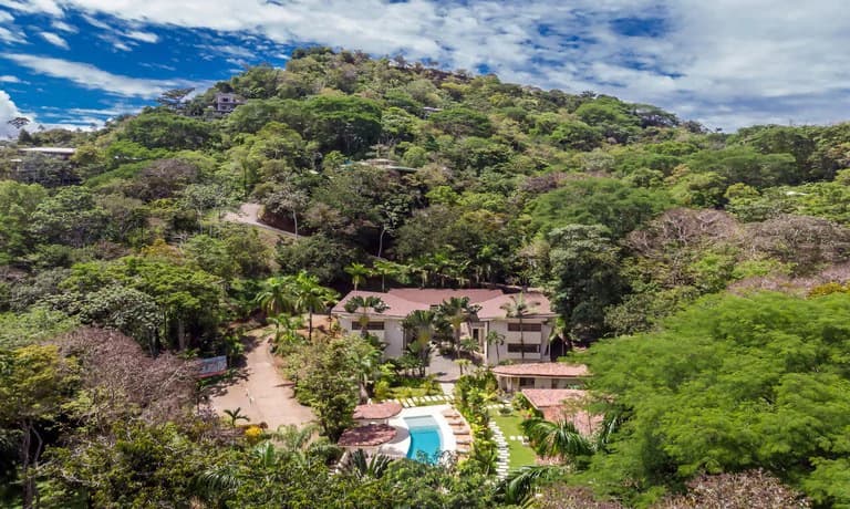 VILLA #1: Live or invest in a property that has it all: the perfect harmony between luxury and nature - photo 2
