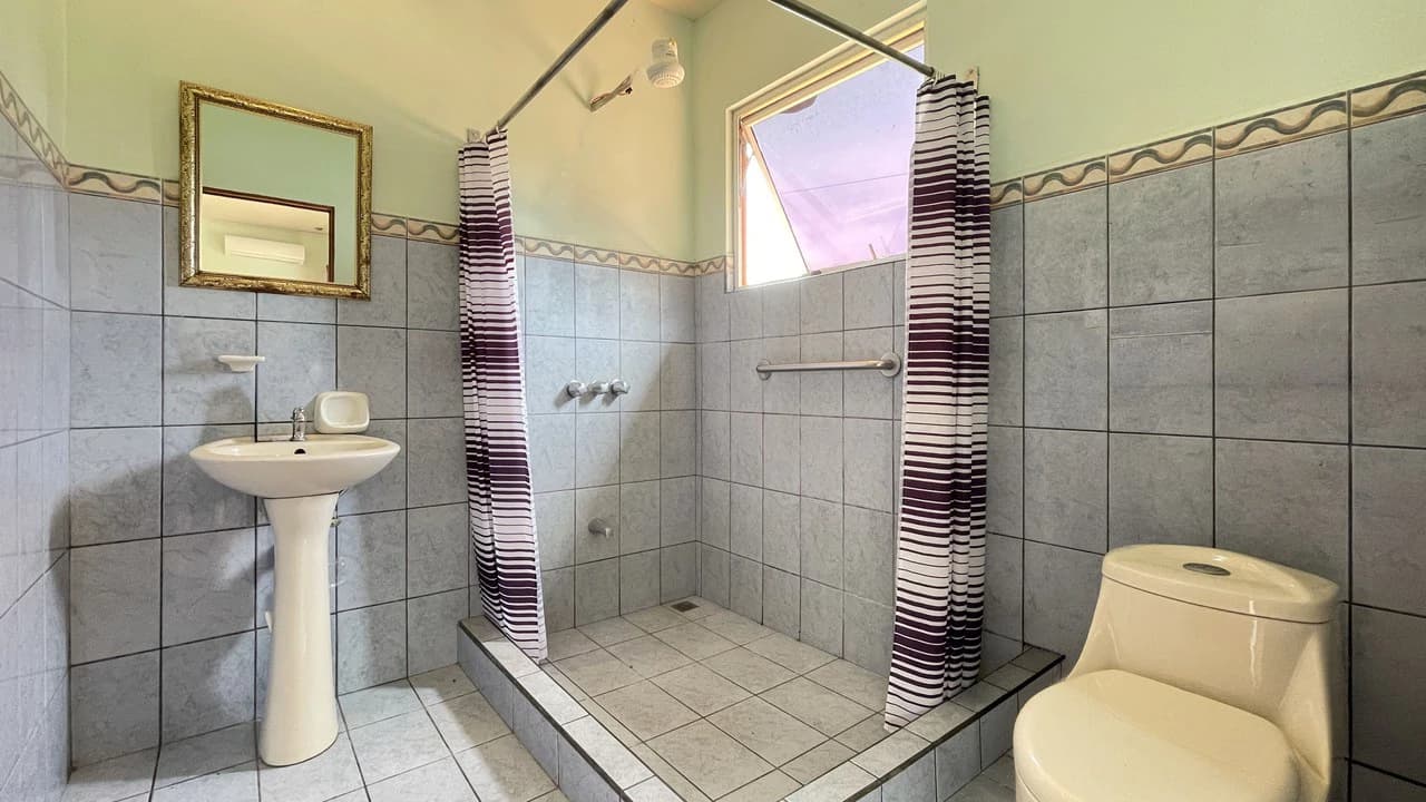 Two-Story House for Sale in Grecia, Alajuela - photo 9