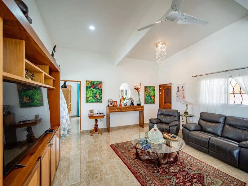 Casa Koi: Luxury 3-Hectare Hilltop Property with Stunning 360° Mountain Views, Main Home, Guest House & Workshop, Minutes from Samara - photo 10