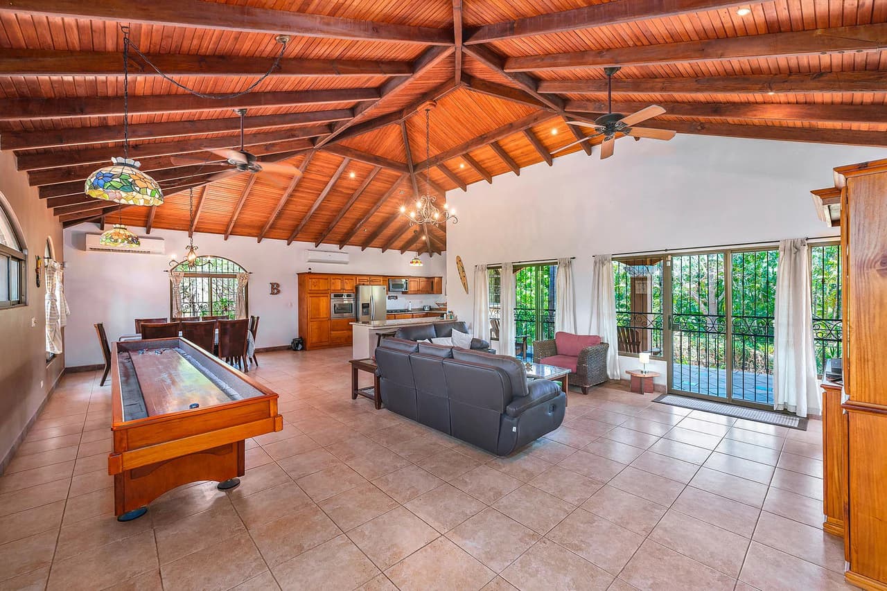 Casa Palacio: Elegant and Palatial 3BR in Gated Community - photo 12
