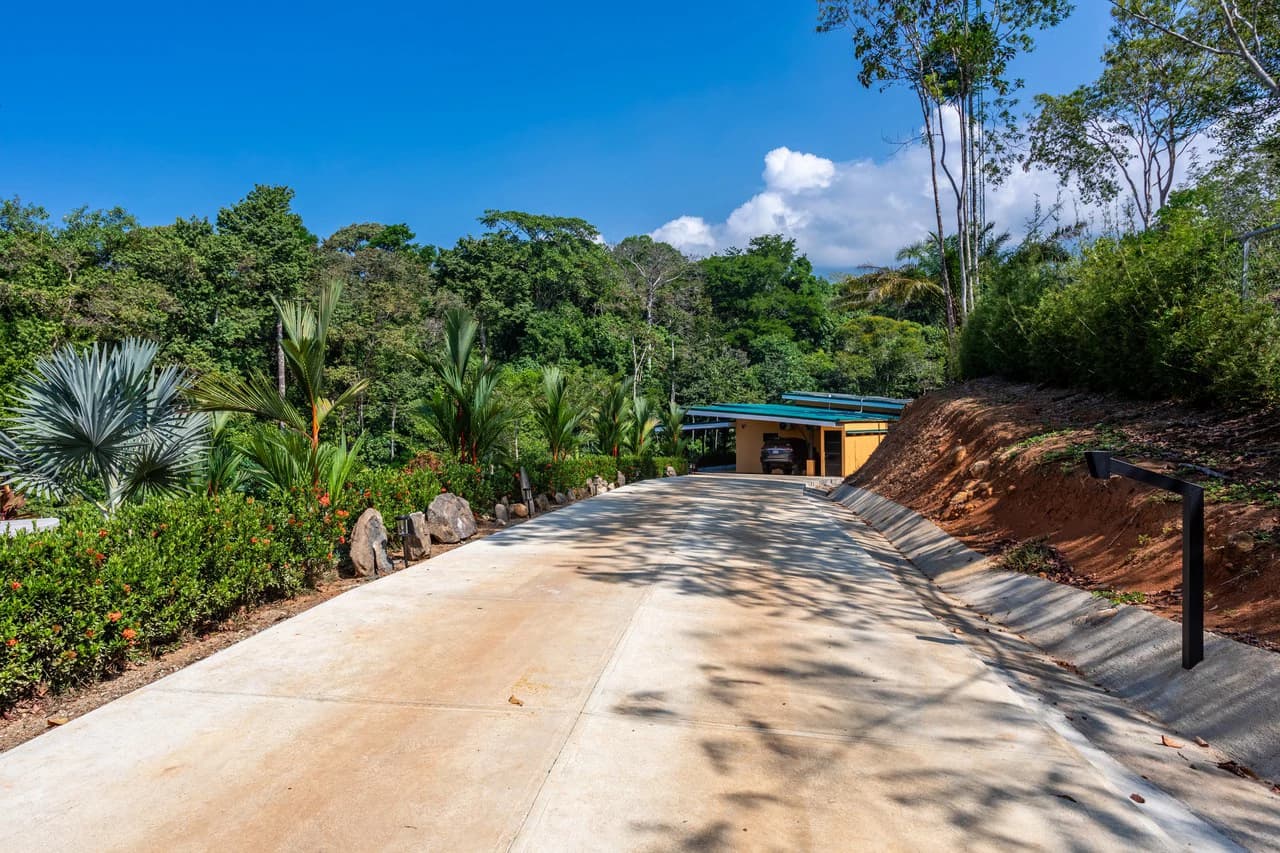 Custom Built Luxury Retreat with Guest Villas in Ojochal - photo 13