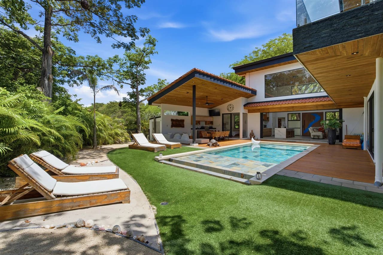 Casa La Ola Perfecta: Luxury 5-Bedroom Home with Pool, short walk to the Beach in Hacienda Pinilla - photo 40