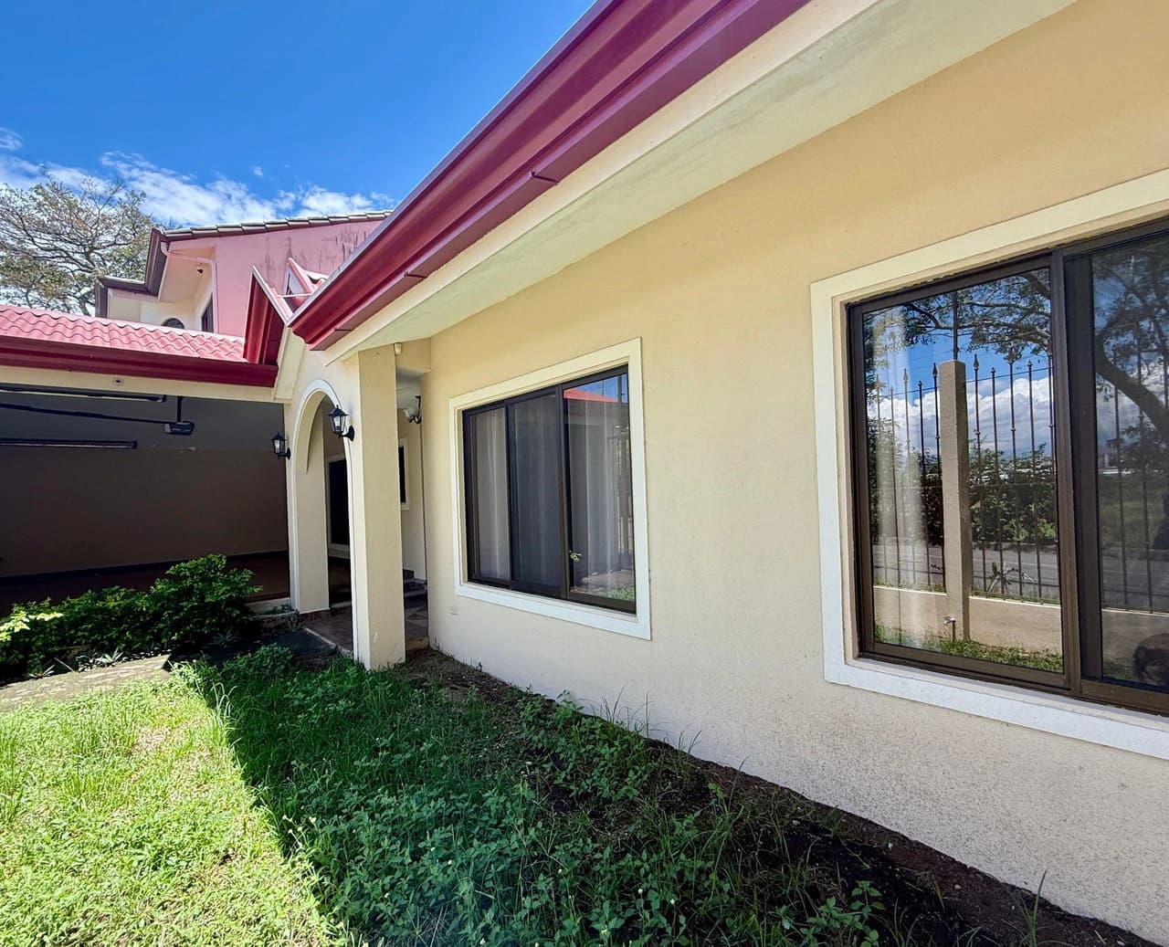 House for sale with garden in Brasil de Santa Ana Costa Rica - photo 4