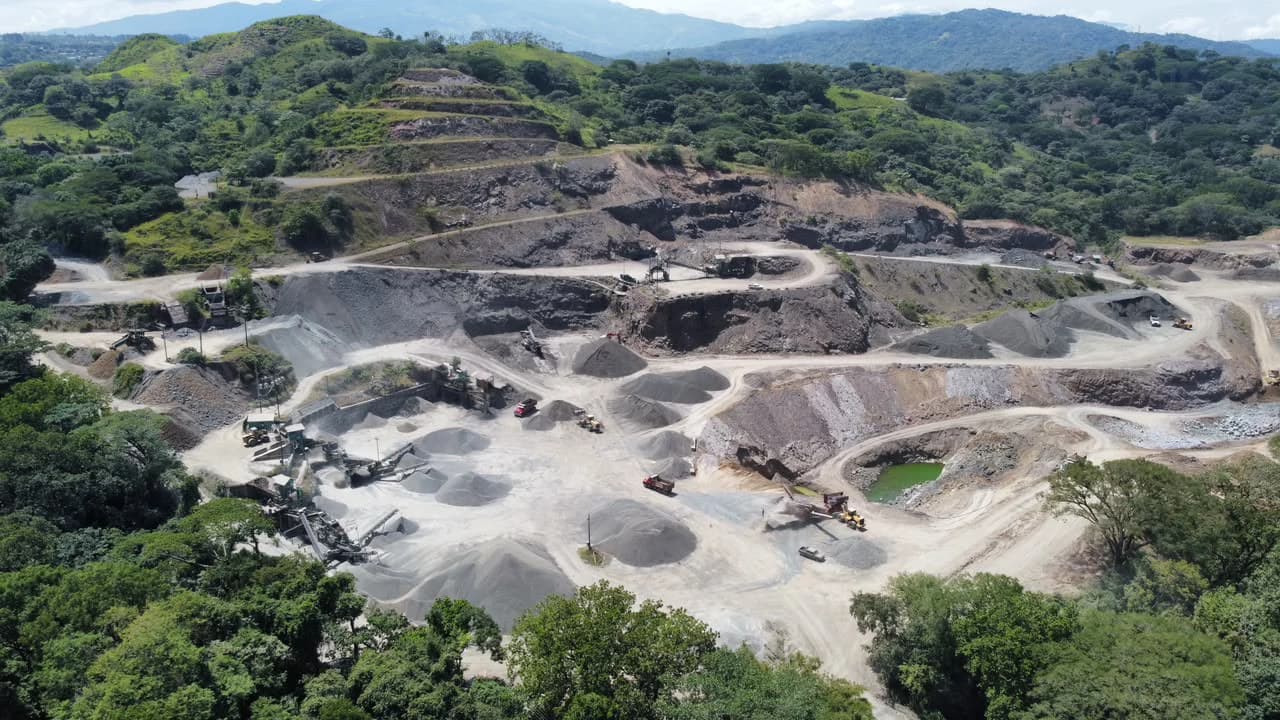 Large-Scale Investment: 108 ha. Industrial Rock Quarry & Diversified Investment Property - photo 5