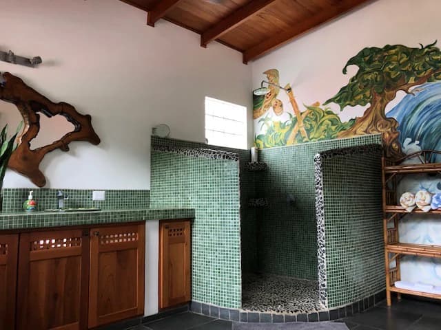 0.1 ACRES – 6 Bedroom Home with Pool In Main Street Dominical, PRIVILEGED LOCATION, WALK TO THE BEACH!!!: Near the Coast House For Sale in Dominical - photo 20