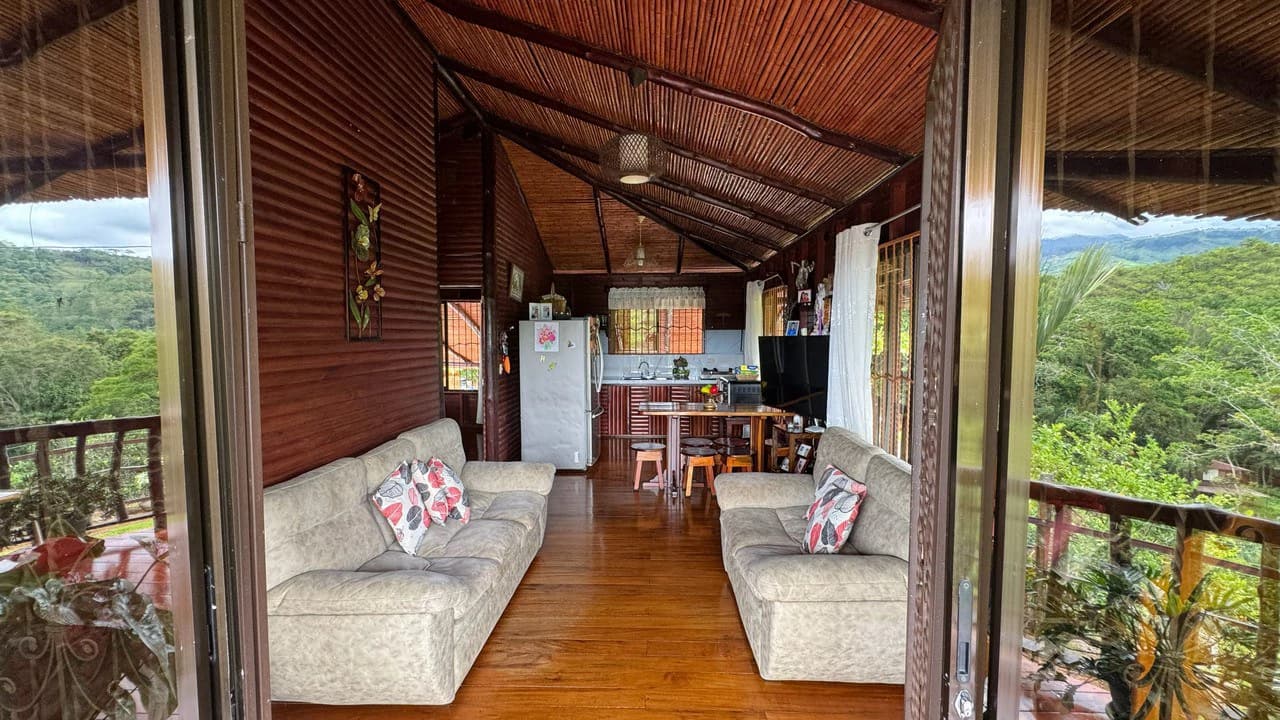 Charming Hardwood Cabin with Fruit Garden Near San Isidro - photo 19