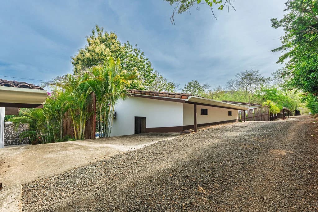 Villa Los Monos: High-Income 9-Unit Rental Property Near Playa Grande - photo 81