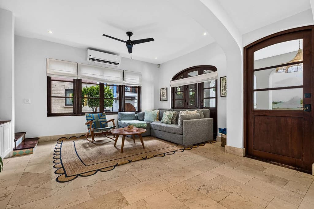 16 Calle La Ronda: Renovated Three-Bedroom Home Steps from Playa Danta - photo 5