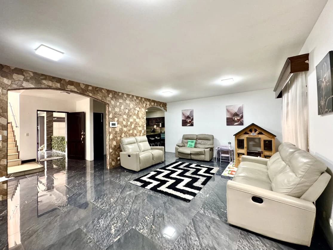 Residencial Los Crotos: Spacious 100% Concrete Home for Sale San Pablo de Heredia - photo 2