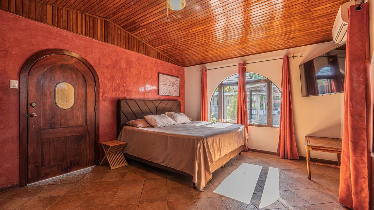 Completely Renovated 5 Bedroom Home in the Heart of San Isidro - photo 24