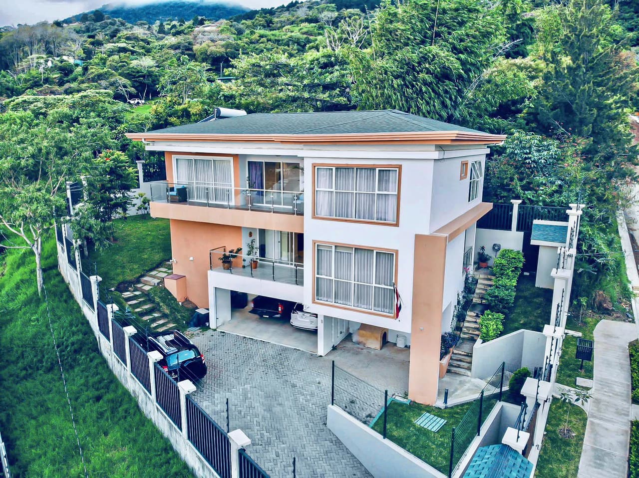 Casa Tulip Breezes: Casa Tulip Breezes mountainside home for sale in Escazu