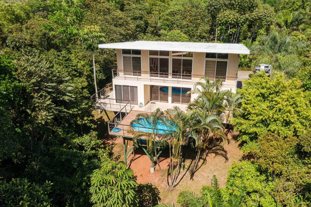 Casa Fox Las Palmas: Mountain House For Sale in Quepos