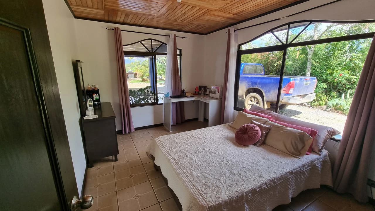 CASA SANTA ELENA: BEAUTIFUL HOUSE FOR SALE, WITH AMAZING VIEWS, 4 BDRM IN THE HEART OF SANTA ELENA - photo 11