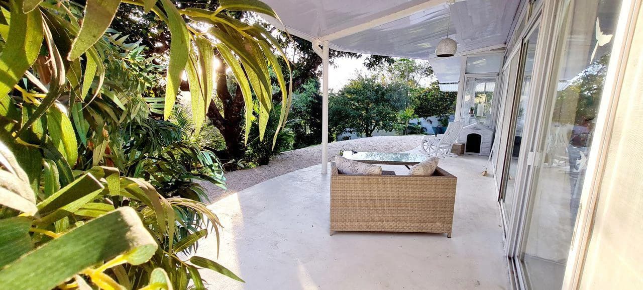 VILLA VIDA TRANQUILA - Modern Bright Home just above Lake Shore - photo 4