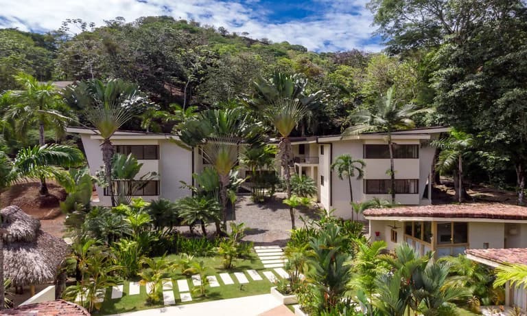 VILLA #1: Live or invest in a property that has it all: the perfect harmony between luxury and nature - photo 4