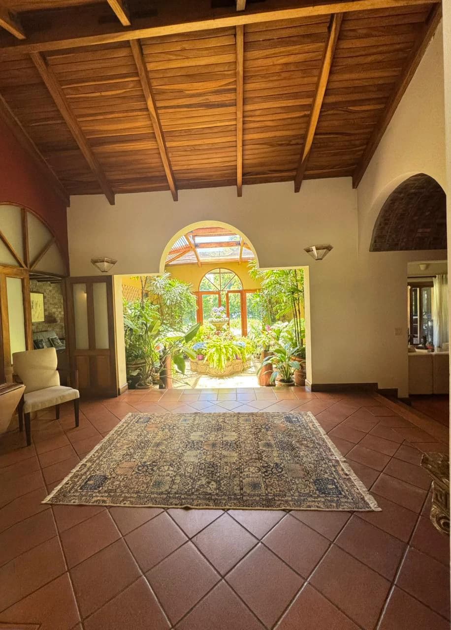 Zurcher Masterpiece Heredia: Splendid one story home - photo 2