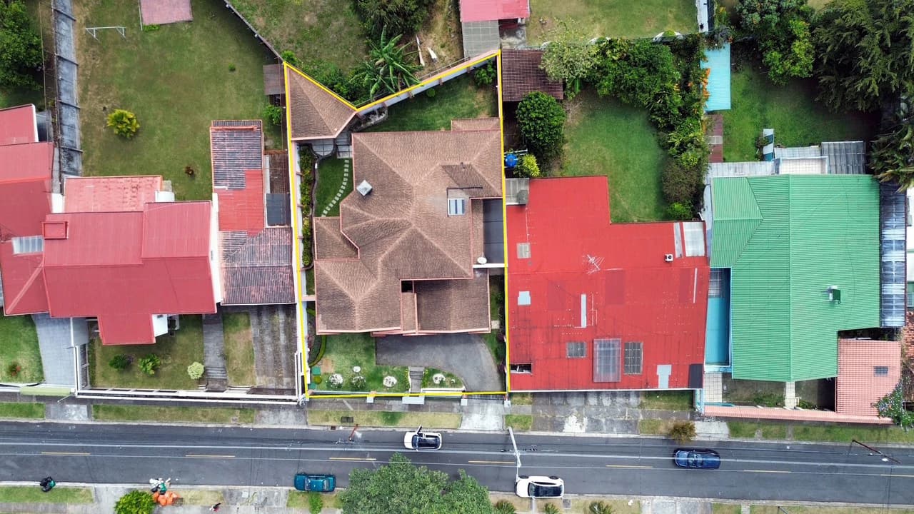 Casa La Guaria: House For Sale in Barrio La Guaria