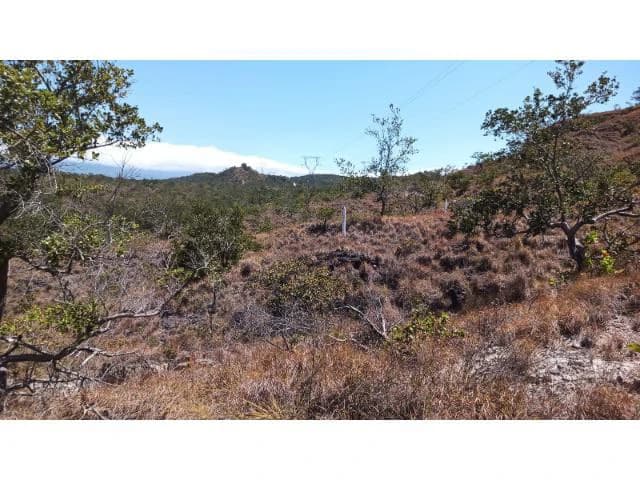 Huge Tico-Farm for sale with a big house in the mountains of Liberia, surrounded by nature and fantastic valley views