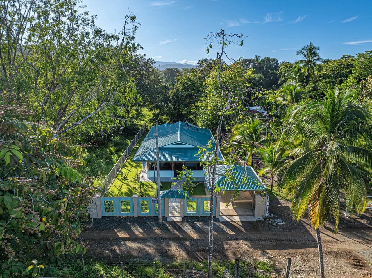 Casa Tortuga: New Home Just 3 Minutes Walk From Playa Matapalo - photo 1