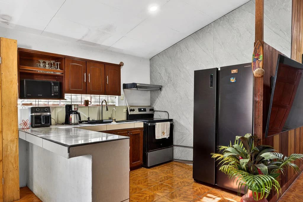 Casa Salinas: Tropical Compound with Multiple Income Opportunities in Playa Grande - photo 3