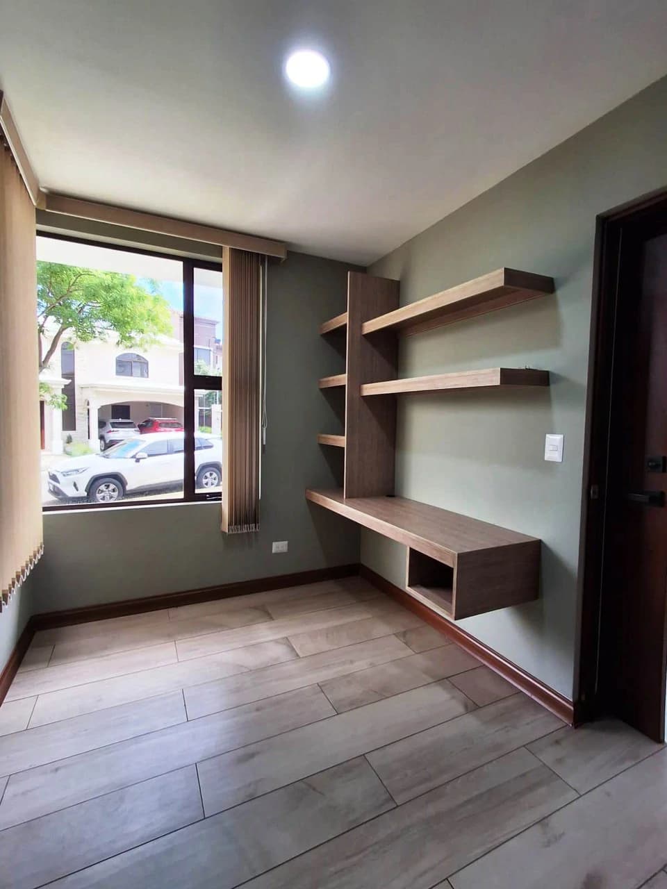 Move In Ready with private pool! - photo 9