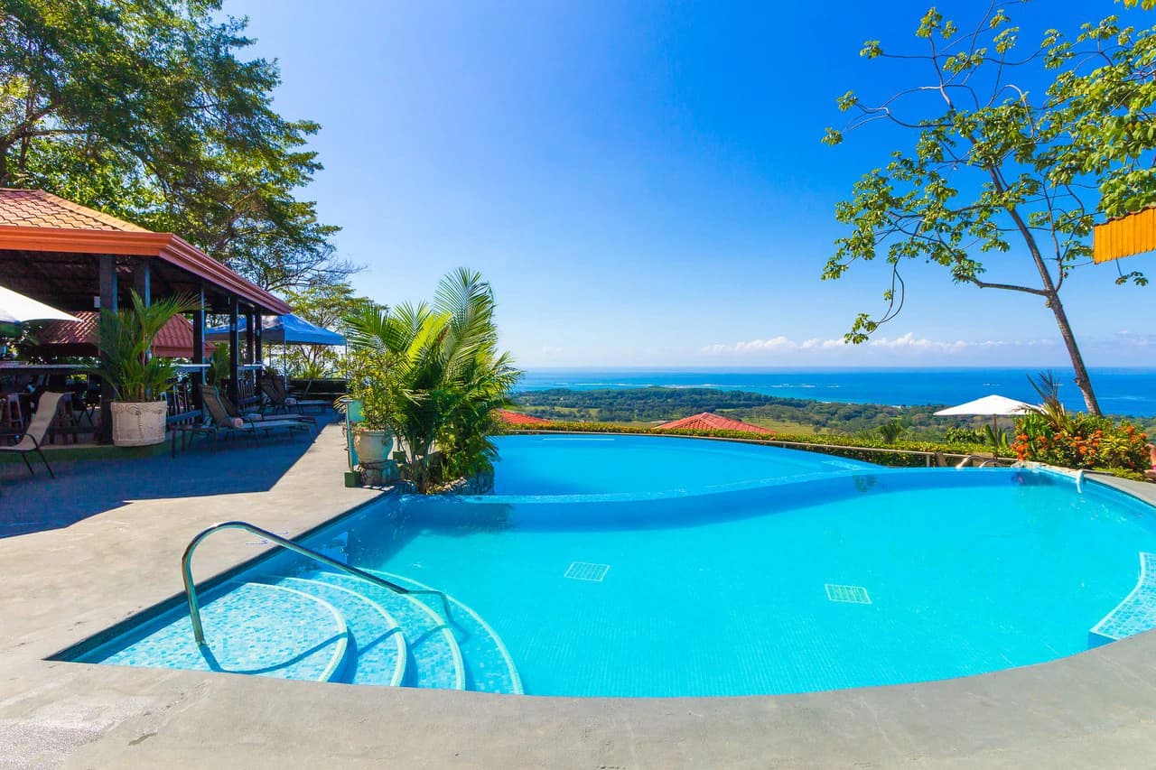 Popular 20-room Boutique hotel /retreat. Stunning ocean views - photo 22
