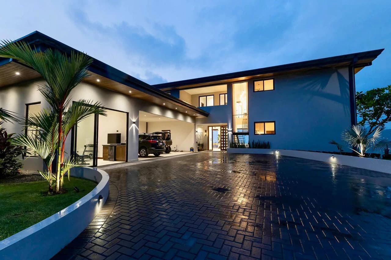 Luxurious 5 Bedroom Coastal Estate Dominical - photo 40