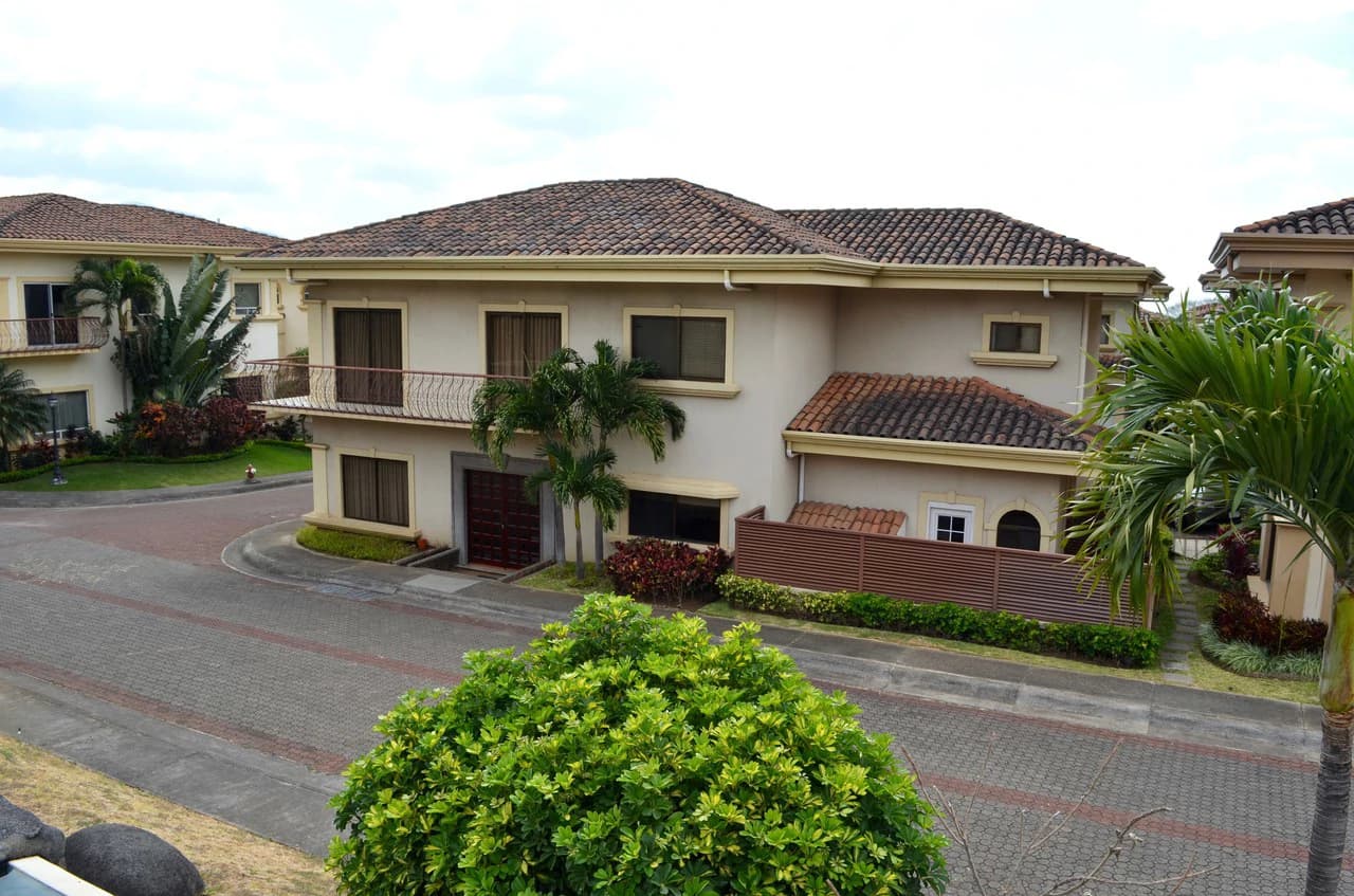 House for sale in Belen, Heredia, Costa Rica. Totally furnished!!! - photo 3