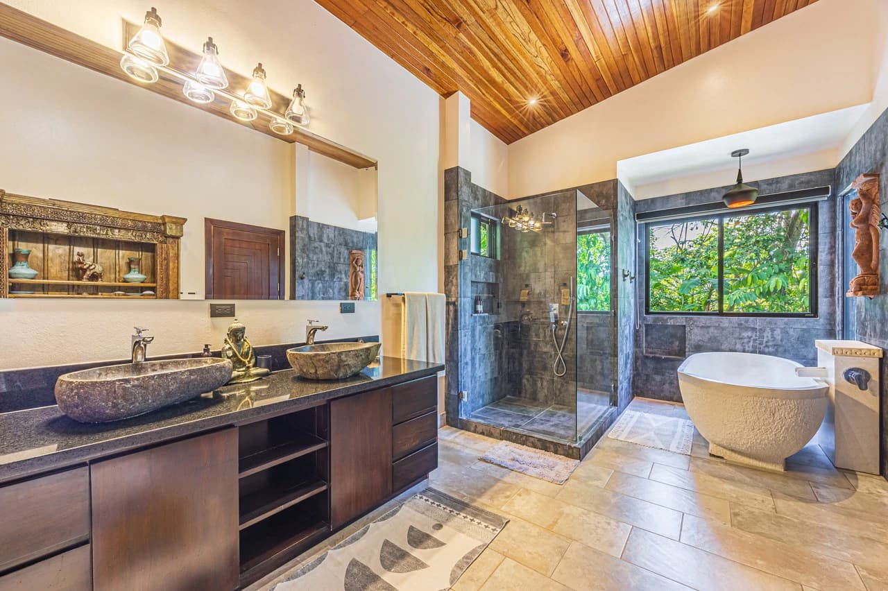 Casa Markissa: Luxury Oceanview Villa with Proven Rental Income. - photo 5