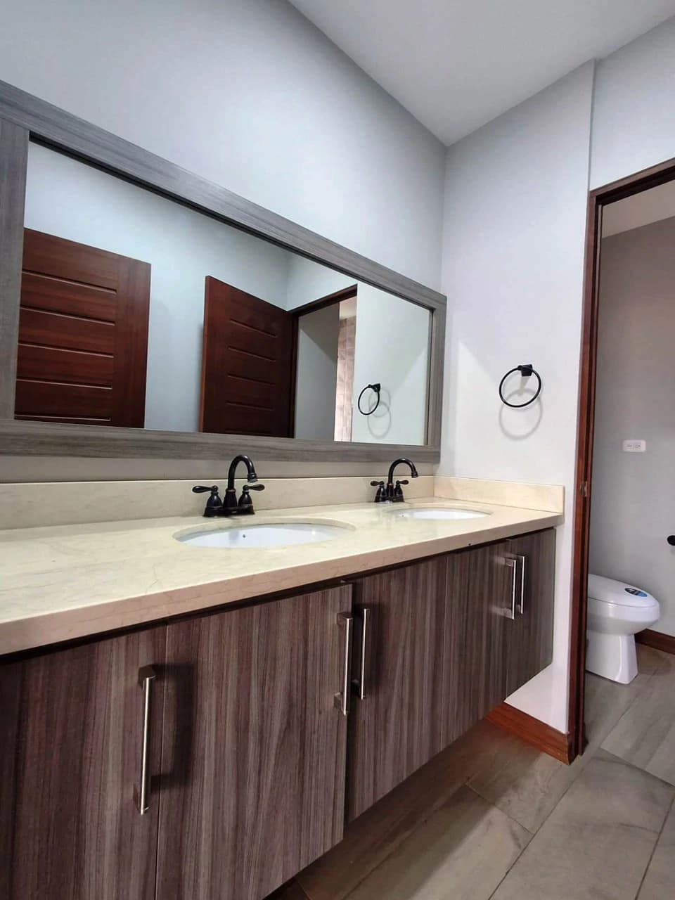 Move In Ready with private pool! - photo 6
