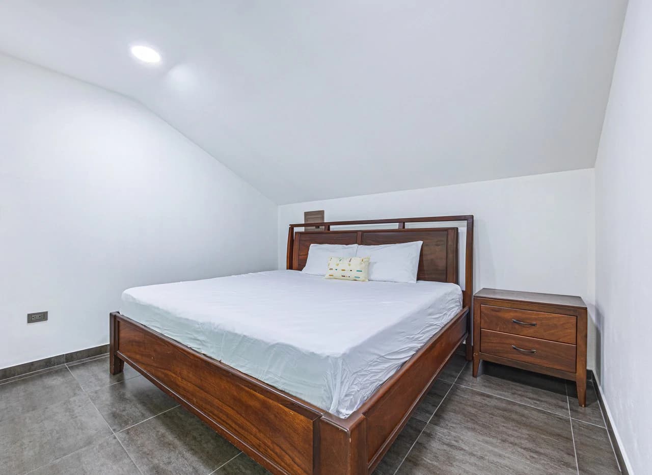 Exceptional 5-Bedroom Residence on Los Laureles Street – Prime Location & Versatile Layout - photo 20