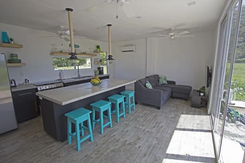 Sea Casa: Modern Container Rental Complex & Owners home – Unique Live and work opportunity in Samara Beach! - photo 11