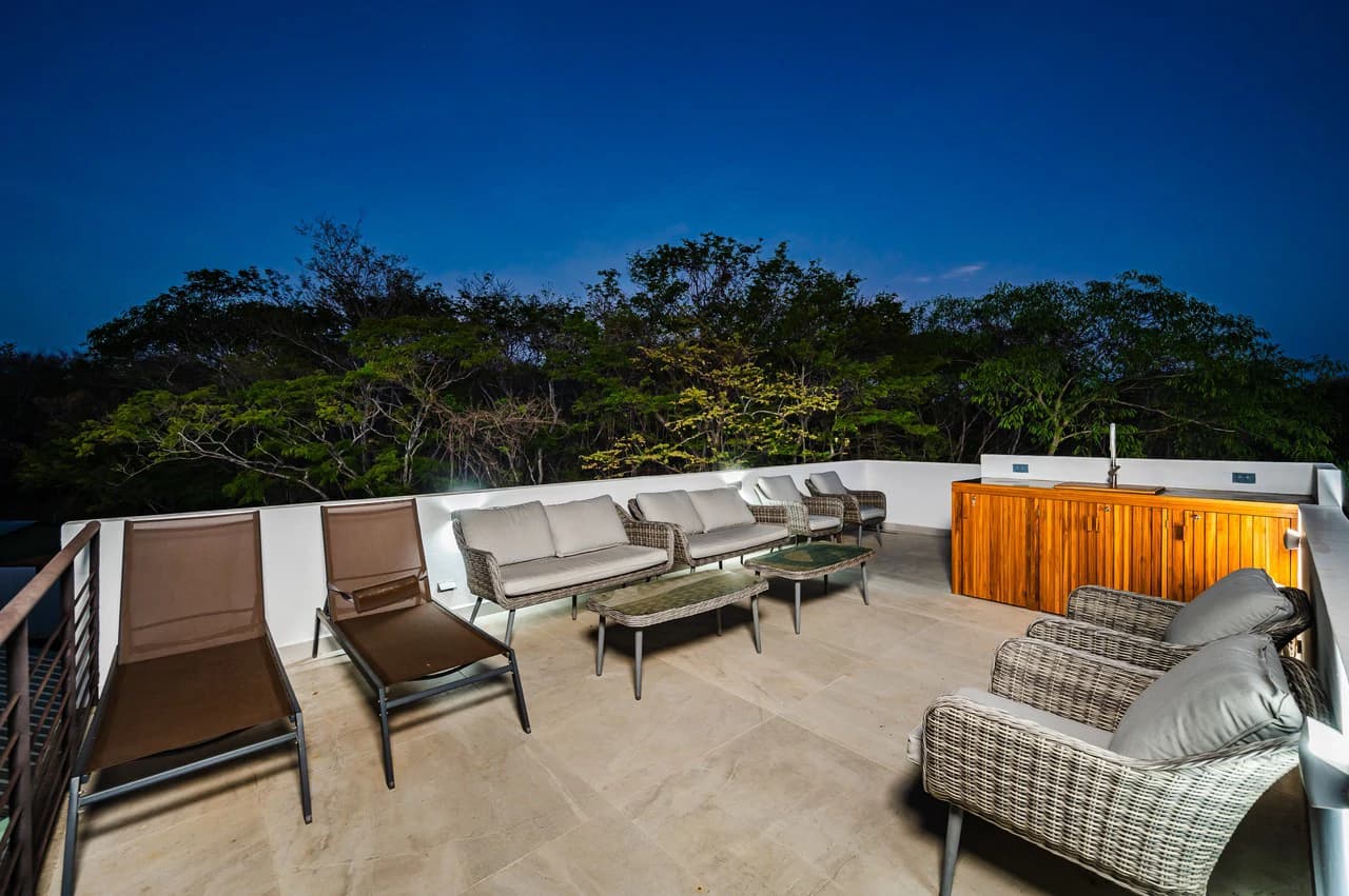 The Enclave: Ultra-Modern 5 Bedroom Villa Located Minutes From the Beach! - photo 41