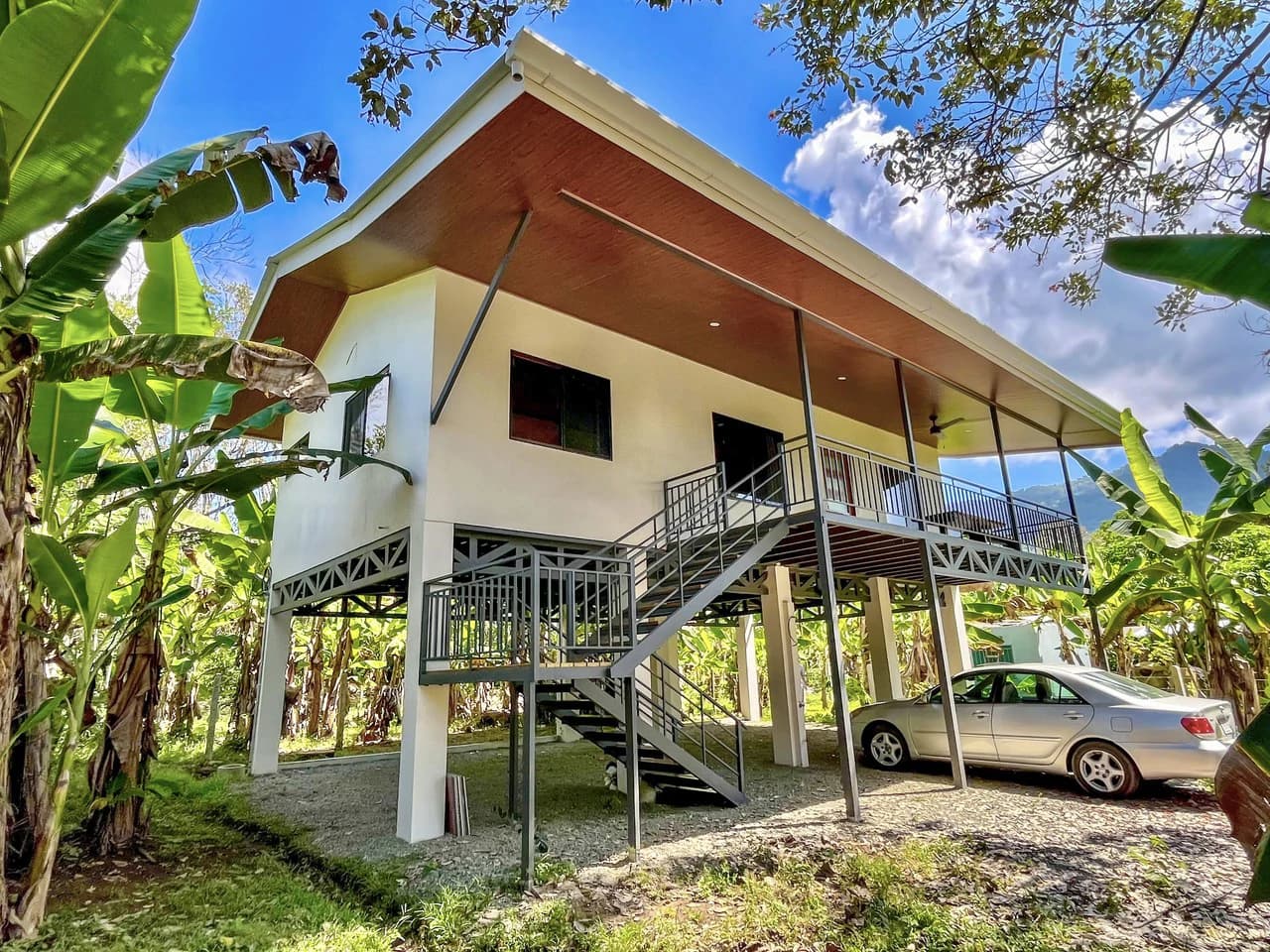 .075 ACRES – 2 Bedroom New Construction Home, Walk to the River, 5min to Playa Matapalo, 15min to Dominical!!!!