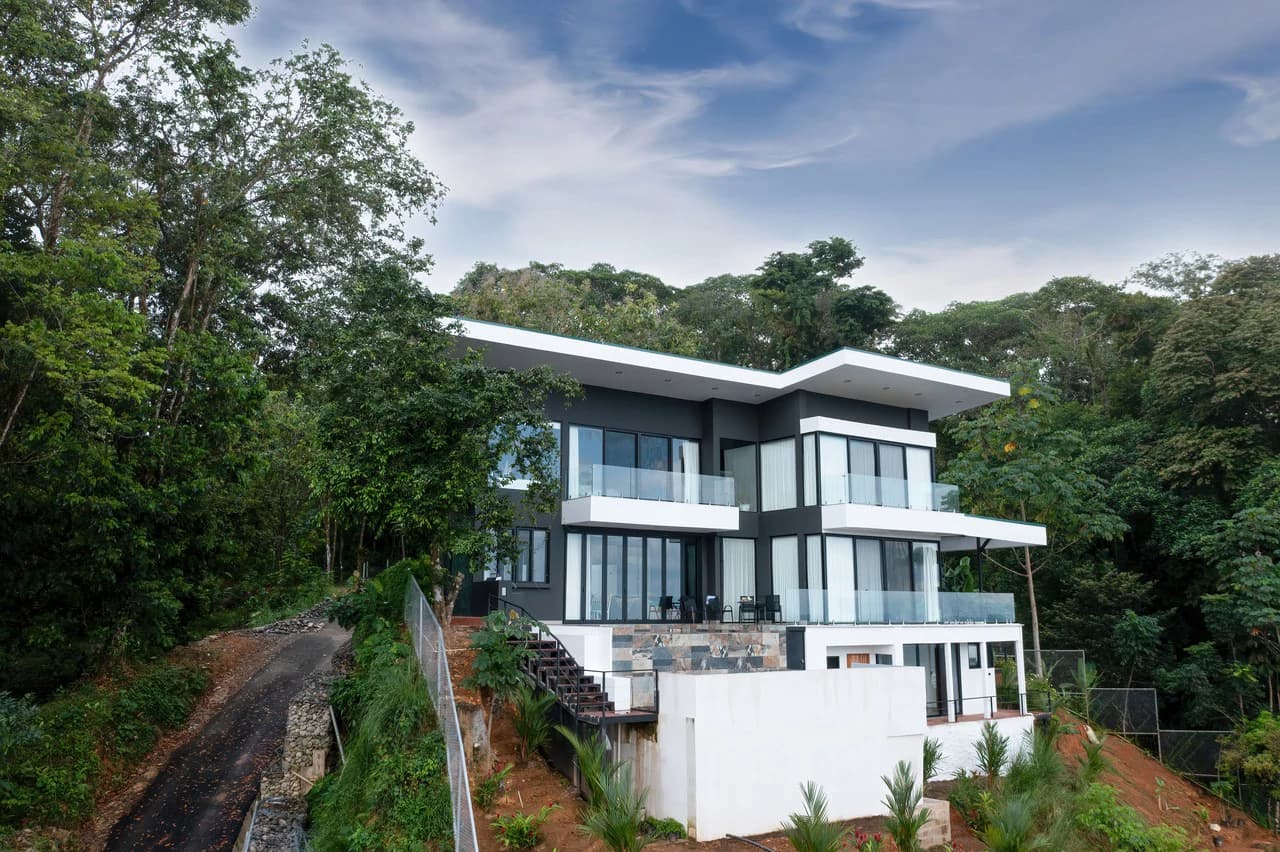 LUXURY PROPERTY WITH STUNNING OCEAN VIEWS IN UVITA, COSTA RICA. A GREAT INVESTMENT!: Mountain House For Sale in Uvita - photo 6