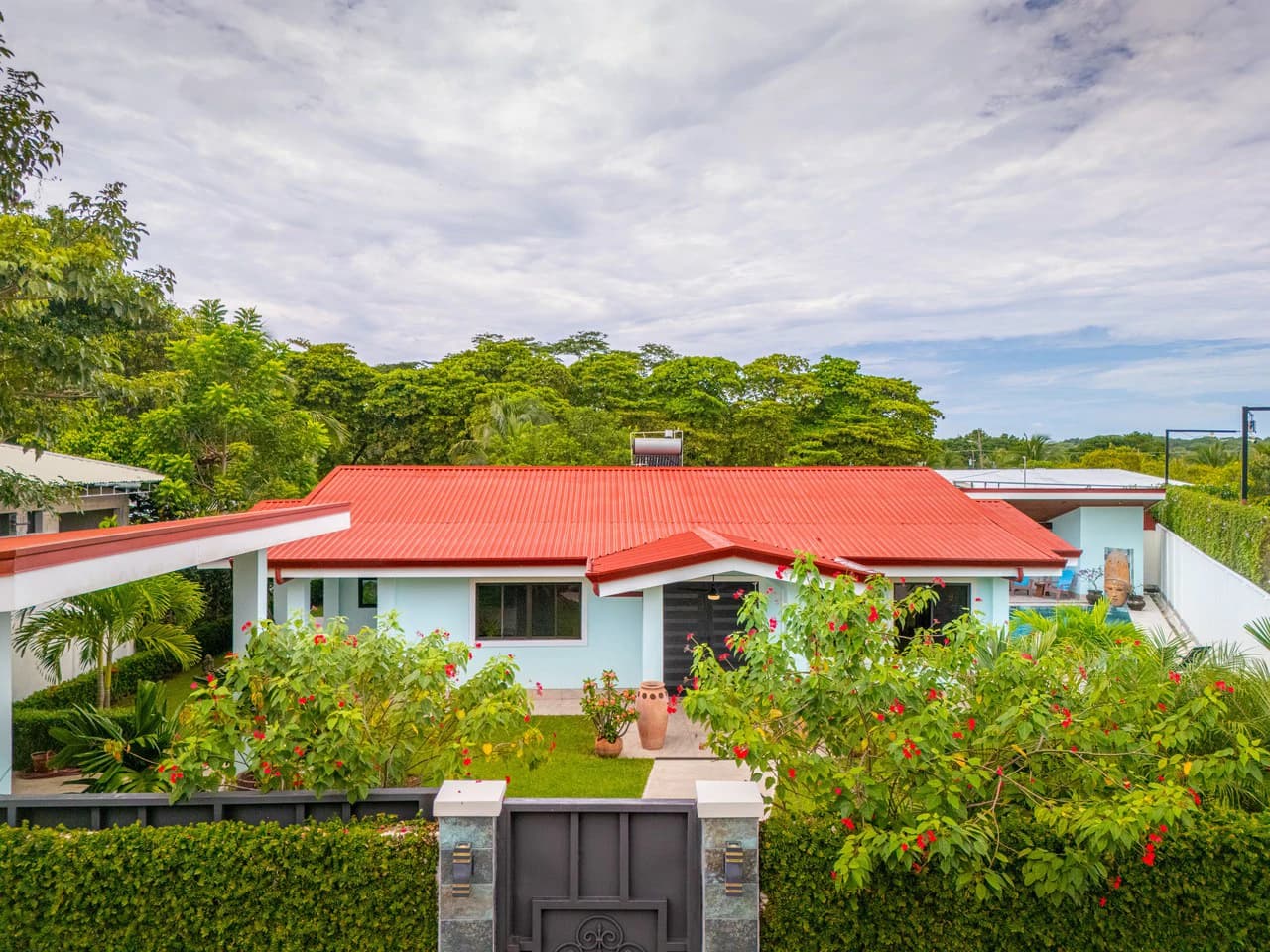 Villa Esmeralda: Big Pool. Big Lot. Big Lifestyle. Central Uvita, Walk to Everything! - photo 2