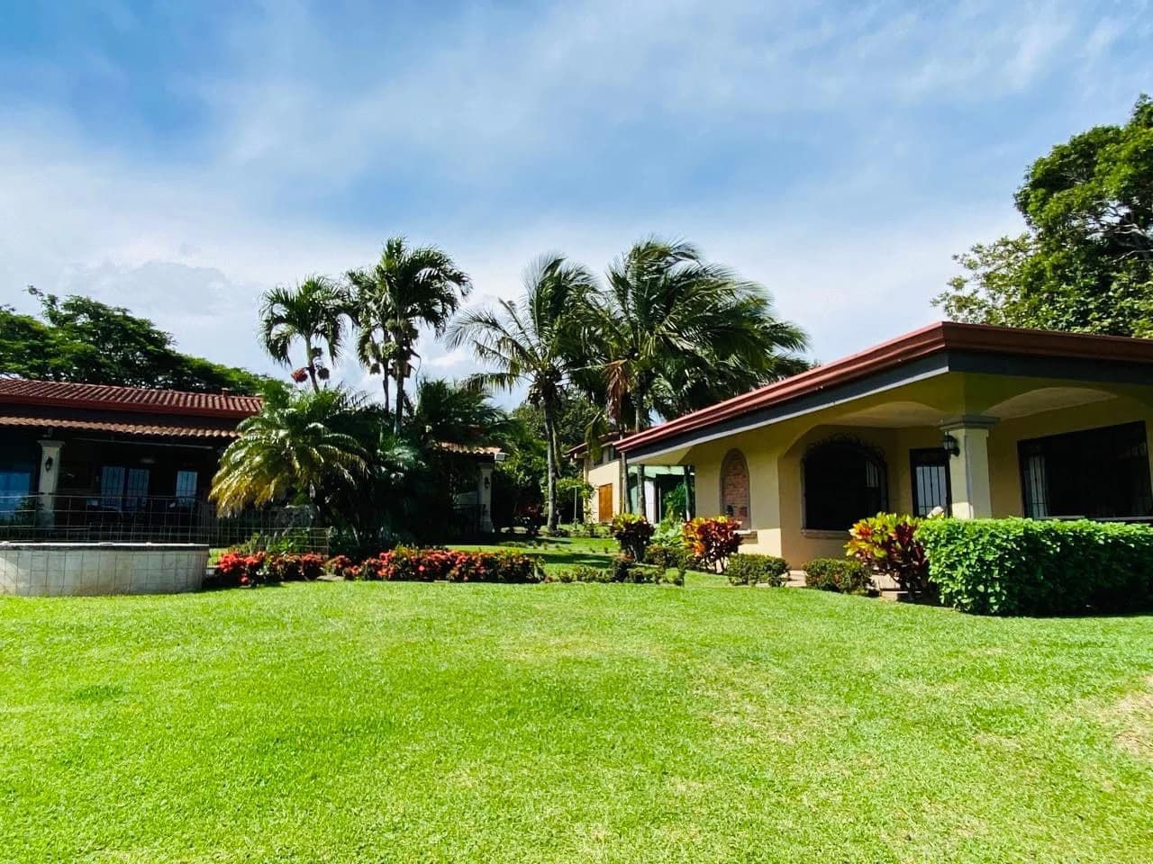 For Sale Luxury Commercial House with Large Gardens in Brasil de Mora Ciudad Colón Costa Rica - photo 3